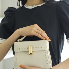 【 2024 AUTUMN BAG COLLECTION 】追加したばかりのスタッズポシェットやミニマルなデザインの本革ワンハンドルバッグなど紹介